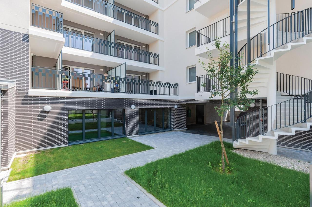Ovelia Poissy - Les Romantiques ภายนอก รูปภาพ